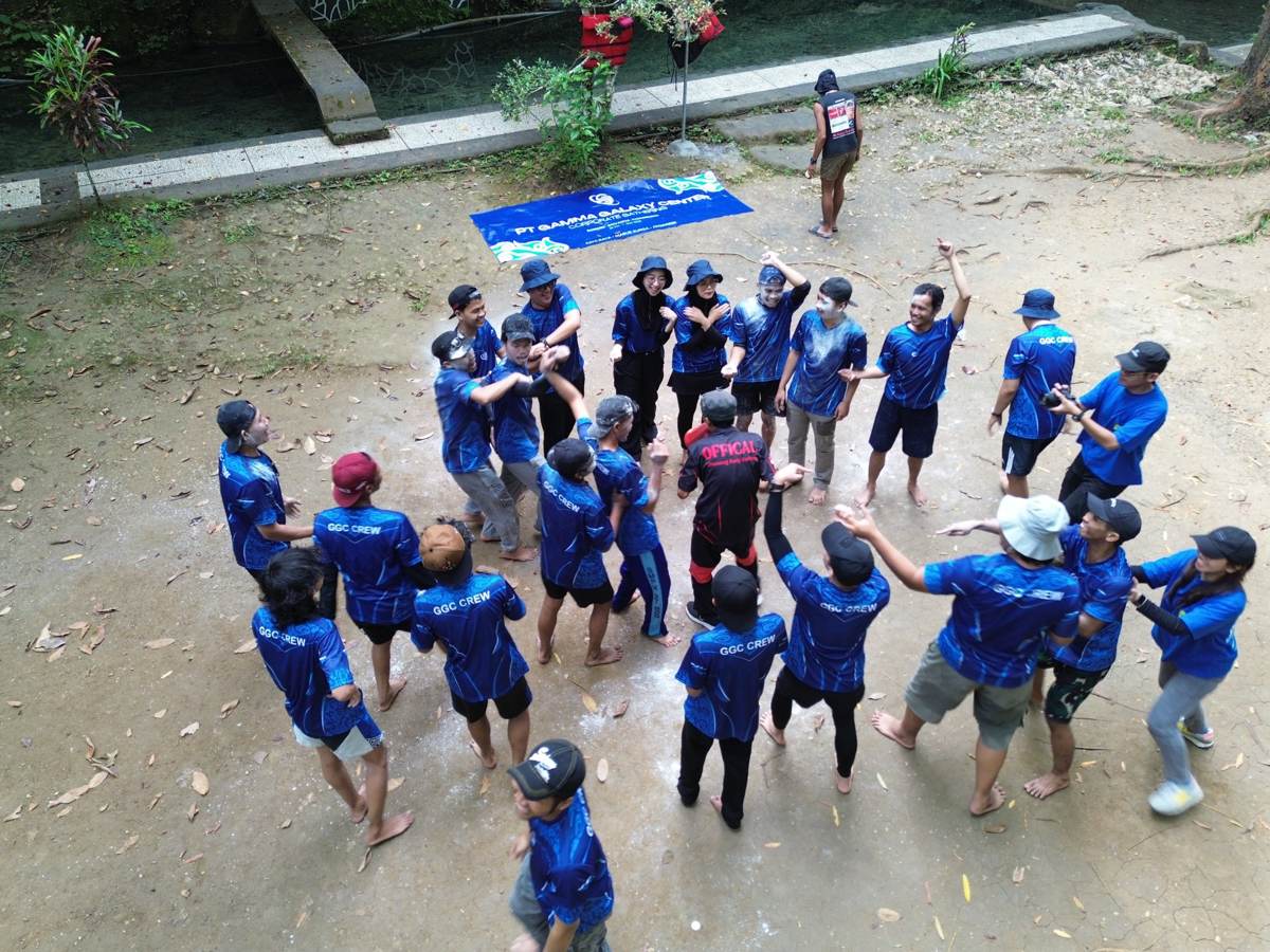 Team building karyawan bersama Loox Travel 3