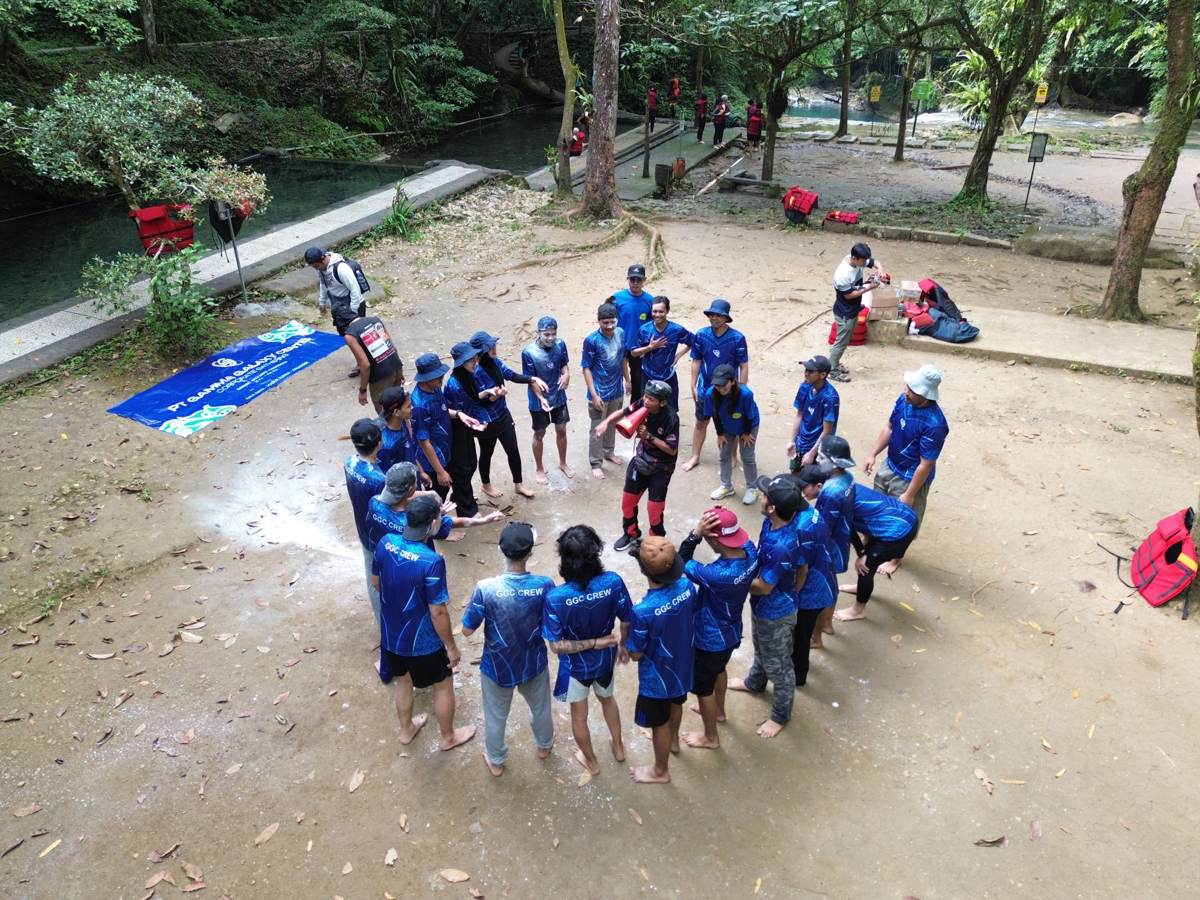 Fun games outbound rombongan kantor bersama Loox Travel 3