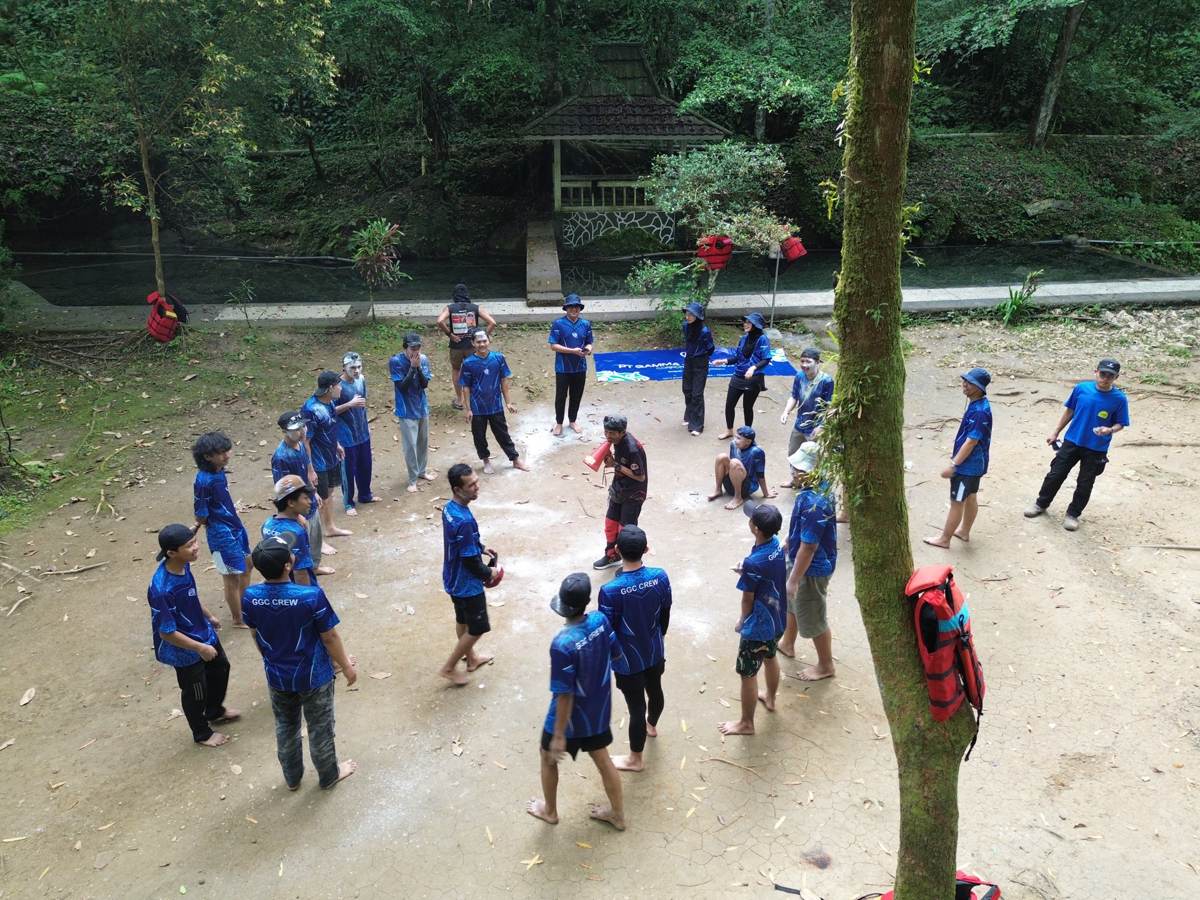 Fun games outbound rombongan kantor bersama Loox Travel 4